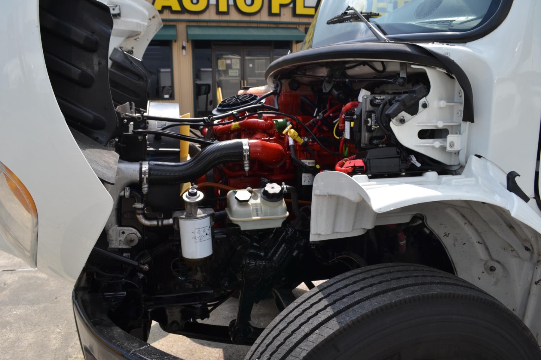 2017 WHITE /BLACK FREIGHTLINER M2-106 with an CUMMINS ISB 6.7L 240HP engine, ALLISON 2100HS AUTOMATIC transmission, located at 9172 North Fwy, Houston, TX, 77037, (713) 910-6868, 29.887470, -95.411903 - 26,000LB GVWR NON CDL, 26FT BOX, 13FT CLEARANCE , 103" X 102", MAXON 3,500LB CAPACITY ALUMINUM LIFT GATE, DUAL 50 GALLON FUEL TANKS,SPRING RIDE - Photo #11